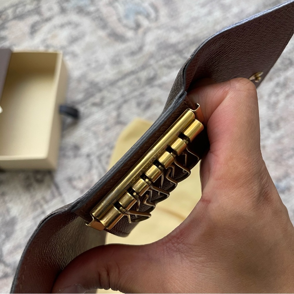 Authentic Louis Vuitton 6 Key Holder - Purchased from Louis Vuitton - Picture 6 of 16
